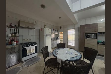Casa à venda com 442m², 3 quartos e 6 vagas Casa à venda com 442m², 3 quartos e 6 vagasCozinha