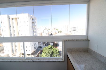 Apartamento para alugar com 70m², 2 quartos e 1 vagaSacada
