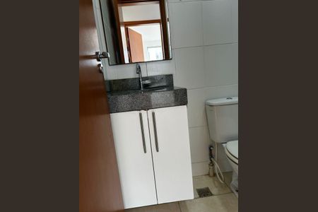 Banheiro de apartamento para alugar com 2 quartos, 55m² em Taquara, Rio de Janeiro