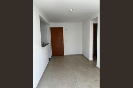 Sala de apartamento para alugar com 2 quartos, 55m² em Taquara, Rio de Janeiro