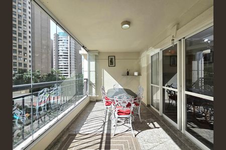 Apartamento para alugar com 110m², 3 quartos e 2 vagas Apartamento para alugar com 110m², 3 quartos e 2 vagasVaranda