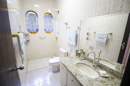 Casa à venda com 120m², 4 quartos e 2 vagas Casa à venda com 120m², 4 quartos e 2 vagasBanheiro