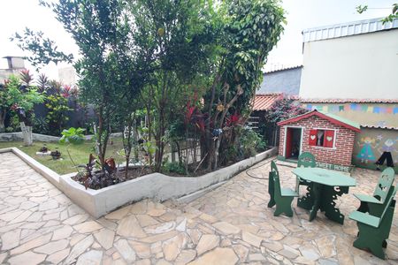 Casa à venda com 120m², 4 quartos e 2 vagas Casa à venda com 120m², 4 quartos e 2 vagasQuintal