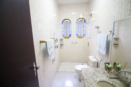 Casa à venda com 120m², 4 quartos e 2 vagas Casa à venda com 120m², 4 quartos e 2 vagasBanheiro