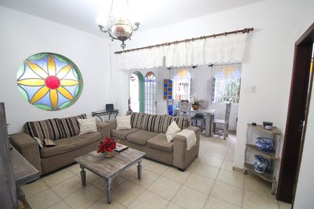 Sala de casa para alugar com 4 quartos, 120m² em Novo Riacho, Contagem