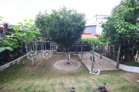 Casa à venda com 120m², 4 quartos e 2 vagas Casa à venda com 120m², 4 quartos e 2 vagasQuintal