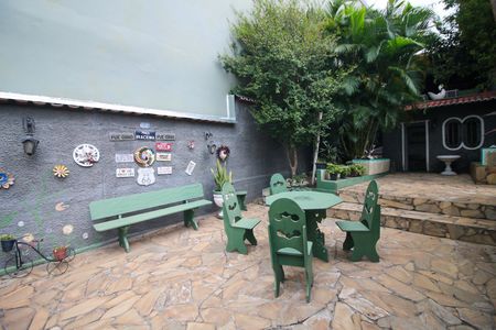 Casa à venda com 120m², 4 quartos e 2 vagas Casa à venda com 120m², 4 quartos e 2 vagasQuintal