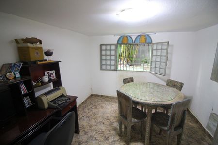 Casa à venda com 120m², 4 quartos e 2 vagas Casa à venda com 120m², 4 quartos e 2 vagasQuarto 4