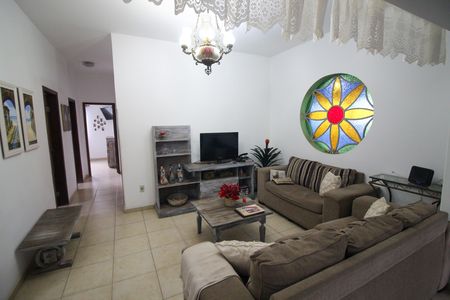 Sala de casa para alugar com 4 quartos, 120m² em Novo Riacho, Contagem