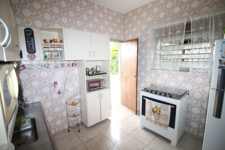 Casa à venda com 120m², 4 quartos e 2 vagas Casa à venda com 120m², 4 quartos e 2 vagasCozinha