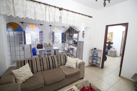 Casa à venda com 120m², 4 quartos e 2 vagas Casa à venda com 120m², 4 quartos e 2 vagasSala