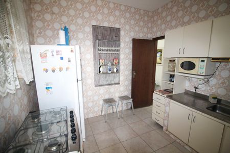 Casa à venda com 120m², 4 quartos e 2 vagas Casa à venda com 120m², 4 quartos e 2 vagasCozinha