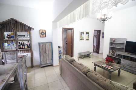 Sala de casa para alugar com 4 quartos, 120m² em Novo Riacho, Contagem