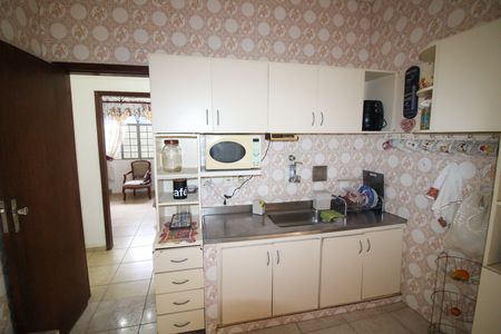 Casa à venda com 120m², 4 quartos e 2 vagas Casa à venda com 120m², 4 quartos e 2 vagasCozinha