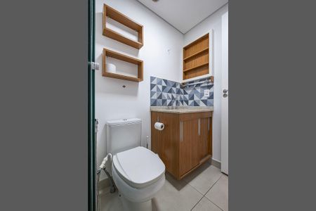 Banheiro de kitnet/studio para alugar com 1 quarto, 27m² em Pinheiros, São Paulo