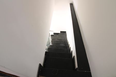 Casa à venda com 150m², 3 quartos e 2 vagasescada acesso piso inferior