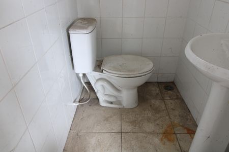 Casa à venda com 150m², 3 quartos e 2 vagasBanheiro do quarto externo