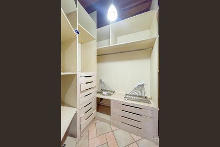 Casa à venda com 200m², 3 quartos e 1 vaga Casa à venda com 200m², 3 quartos e 1 vagaCloset da suíte