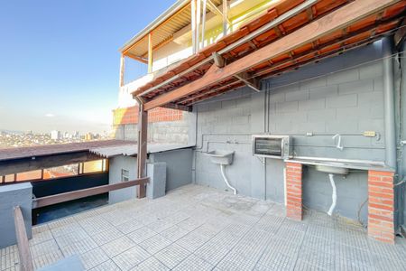 Casa à venda com 200m², 3 quartos e 1 vaga Casa à venda com 200m², 3 quartos e 1 vagaQuintal