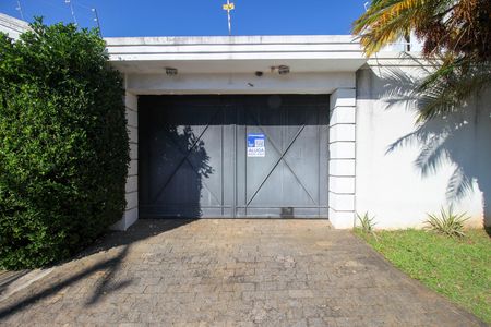 Casa para alugar com 220m², 4 quartos e 2 vagas