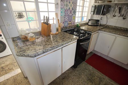 Casa para alugar com 220m², 4 quartos e 2 vagas
