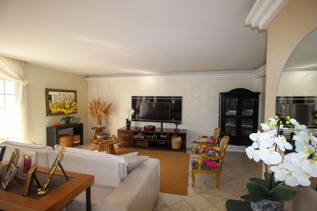 Casa para alugar com 220m², 4 quartos e 2 vagas