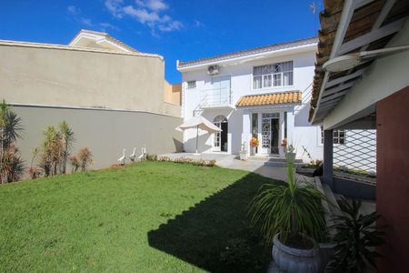 Casa para alugar com 220m², 4 quartos e 2 vagas