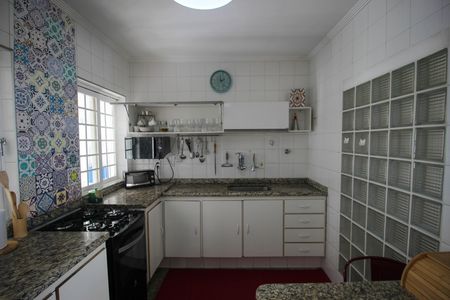 Casa para alugar com 220m², 4 quartos e 2 vagas