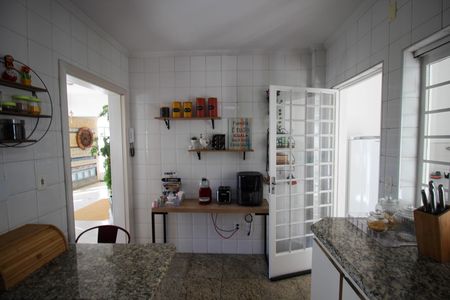 Casa para alugar com 220m², 4 quartos e 2 vagas