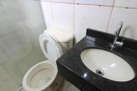 Banheiro de casa de condomínio para alugar com 1 quarto, 36m² em Vila Buenos Aires, São Paulo