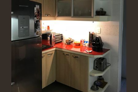 Apartamento à venda com 90m², 2 quartos e 2 vagasCozinha