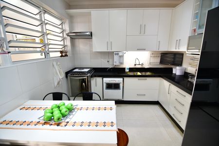 Casa à venda com 310m², 4 quartos e 4 vagasCozinha