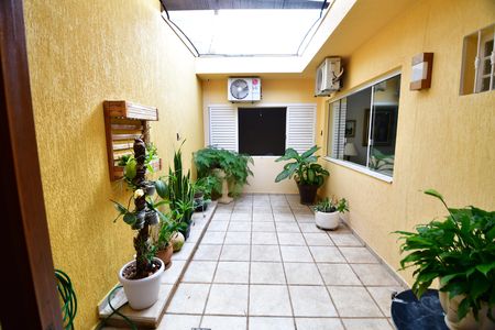 Casa à venda com 310m², 4 quartos e 4 vagasJardim de Inverno