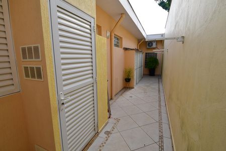Casa à venda com 310m², 4 quartos e 4 vagasCorredor