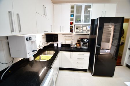 Casa à venda com 310m², 4 quartos e 4 vagasCozinha