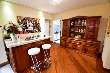 Casa à venda com 310m², 4 quartos e 4 vagasSala