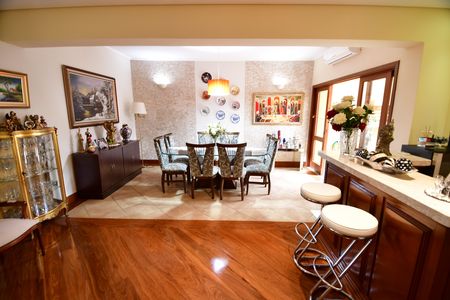 Casa à venda com 310m², 4 quartos e 4 vagasSala