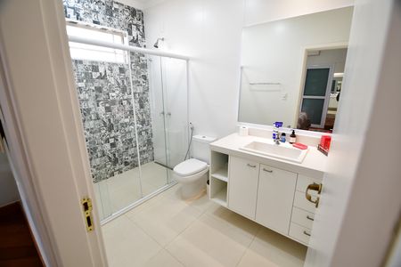 Casa à venda com 310m², 4 quartos e 4 vagasBanheiro Suíte