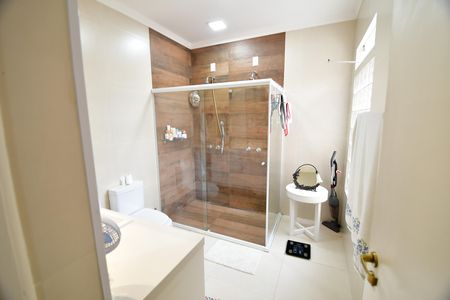 Casa à venda com 310m², 4 quartos e 4 vagasBanheiro Suíte