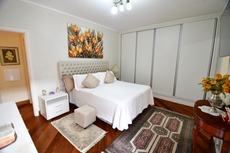 Casa à venda com 310m², 4 quartos e 4 vagasQuarto 3 - Suíte