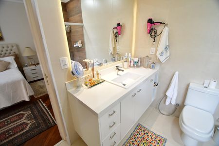 Casa à venda com 310m², 4 quartos e 4 vagasBanheiro Suíte