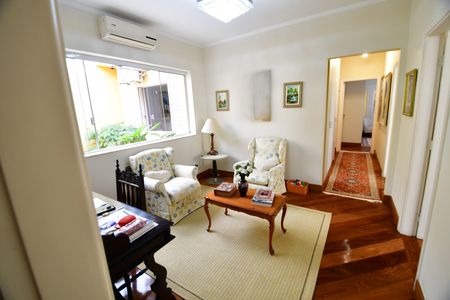 Casa à venda com 310m², 4 quartos e 4 vagasSala 