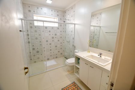Casa à venda com 310m², 4 quartos e 4 vagasBanheiro 