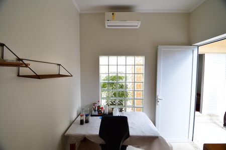 Casa à venda com 310m², 4 quartos e 4 vagasQuarto de Serviço