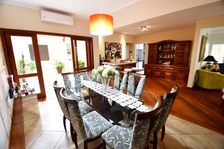 Casa à venda com 310m², 4 quartos e 4 vagasSala