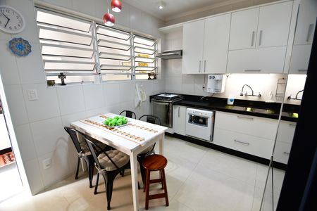 Casa à venda com 310m², 4 quartos e 4 vagasCozinha