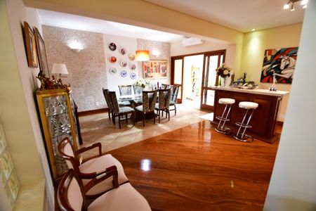 Casa à venda com 310m², 4 quartos e 4 vagasSala
