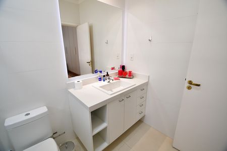 Casa à venda com 310m², 4 quartos e 4 vagasBanheiro Suíte
