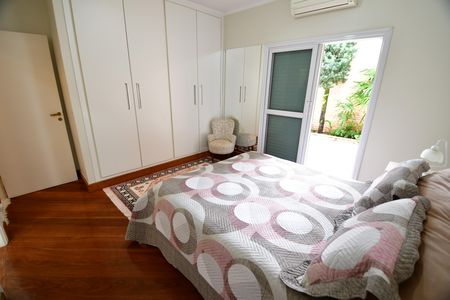 Casa à venda com 310m², 4 quartos e 4 vagasQuarto 4 - Suíte