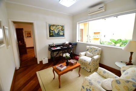 Casa à venda com 310m², 4 quartos e 4 vagasSala